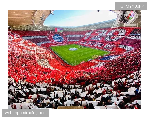 温情时刻：拜仁球迷远征马德里，展示感谢克罗斯的巨型TIFO