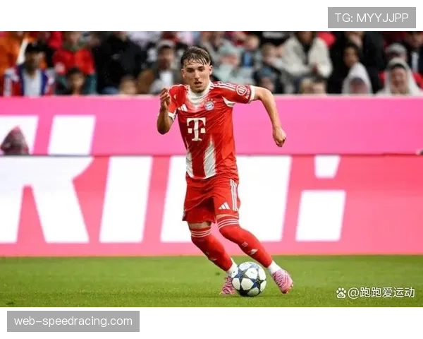 特写:点球罚失后,拜仁小将穆西亚拉低头久久未动 特写:点球罚失后,拜仁小将穆西亚拉低头久久未动